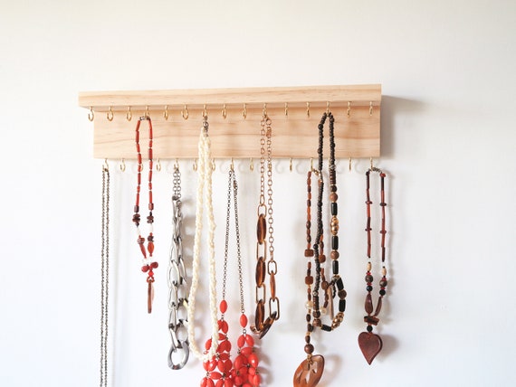 Colgador de collares para pared