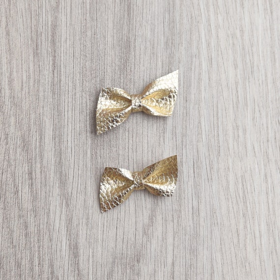 Handmade black /& gold glitter bows girls 2.5/" hair clip alligator