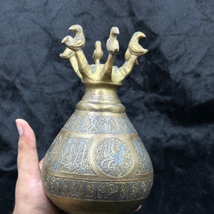 アンティークの非常に古いブロンズ彫刻の象嵌と銀の博物館品質のユニークなエジプトの石油ランプと鳥