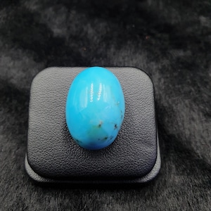 Beautiful 28.8 Carat 100% Natural Good Quality Cabochon Stone
