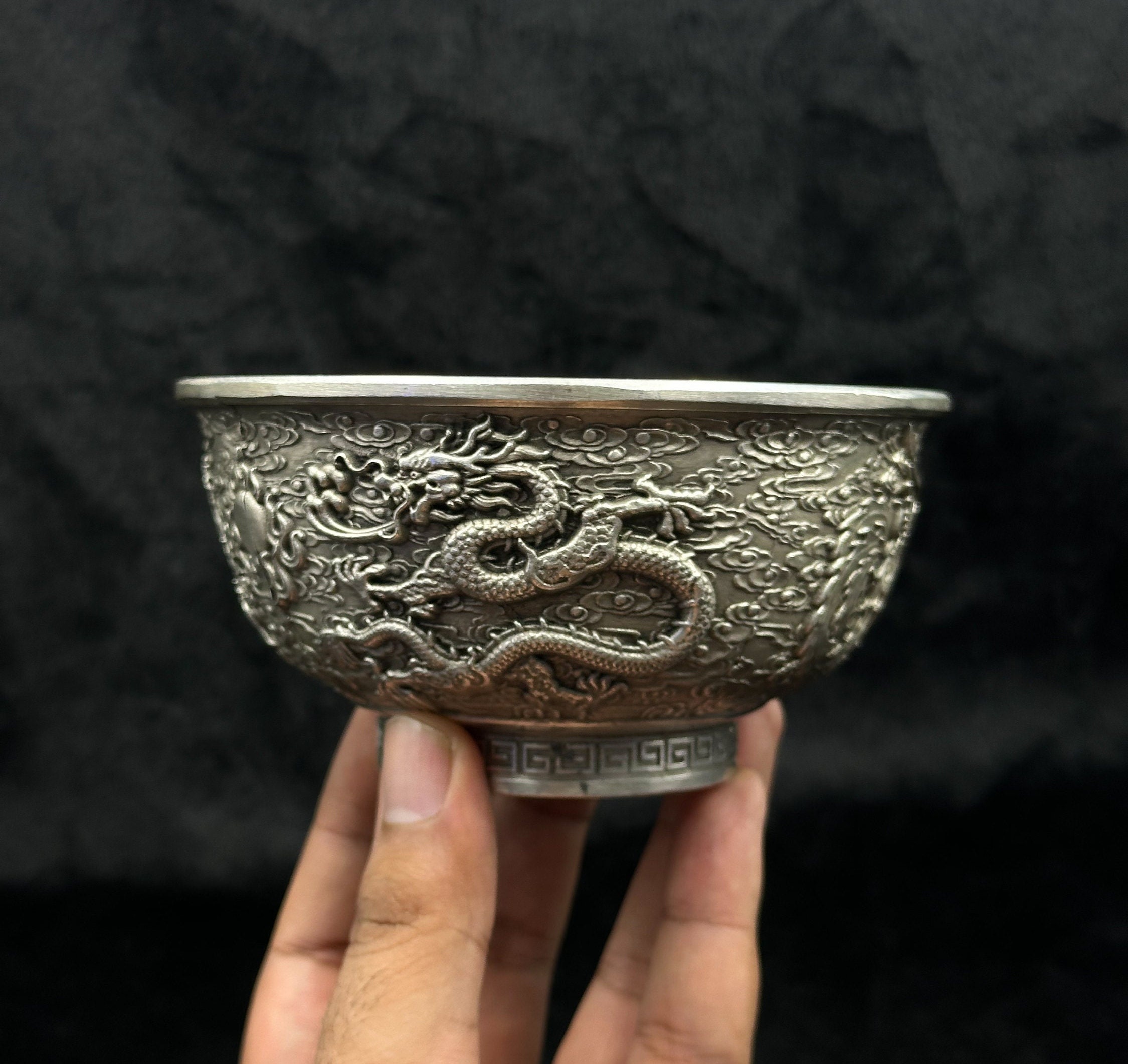 ドラゴン彫刻の金属ボウル 纯銀製品 時代物 無敵 工芸品 置物 碗