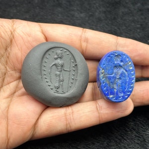 Bellissimo antico intaglio del re romano con perline di lapislazzuli naturali, 100 d.C