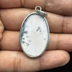 Pingente vintage artesanal em prata de lei com pedra de opala dendrítica natural. imagem 3