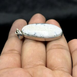 Pingente vintage artesanal em prata de lei com pedra de opala dendrítica natural. imagem 2