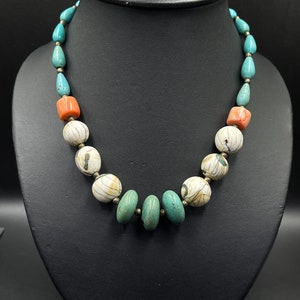 Tibetische Seltenes Design alte Halskette mit natürlicher Türkis Koralle und Muschelstein