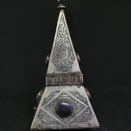 Free Shipping Worldwide Beautiful Rare White Metal Handmade Old Box Amazing Art With Black Jade shops Stone