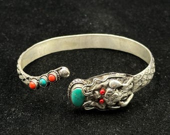 Bracelet Manchette / Jonc Argenté Avec Motif Dragon - Bijou Fantasy - Occasion Bon état
