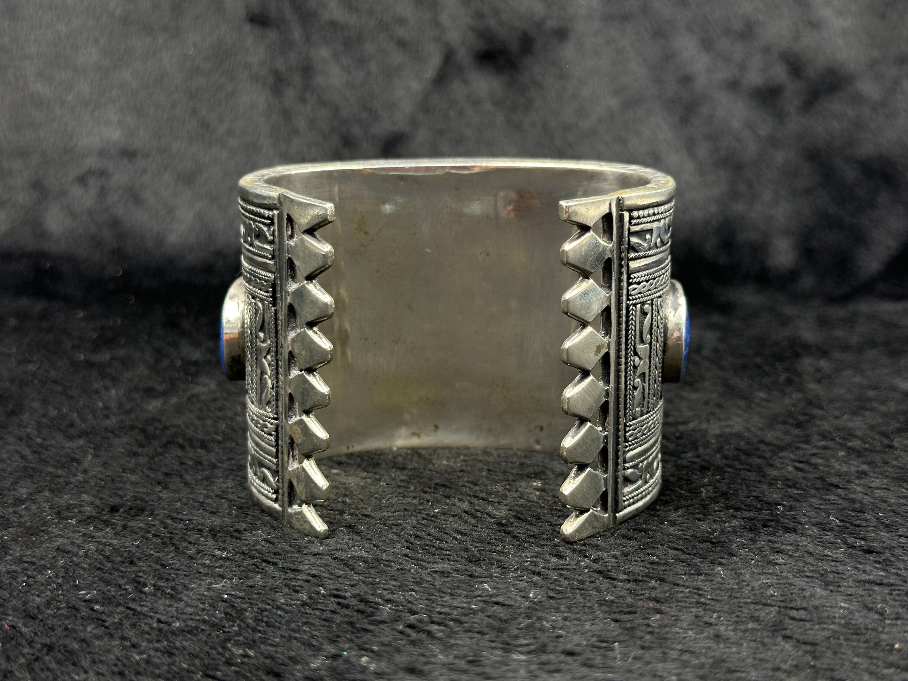 美しい希少なヴィンテージ手工芸品、ラピスラズリ石付き