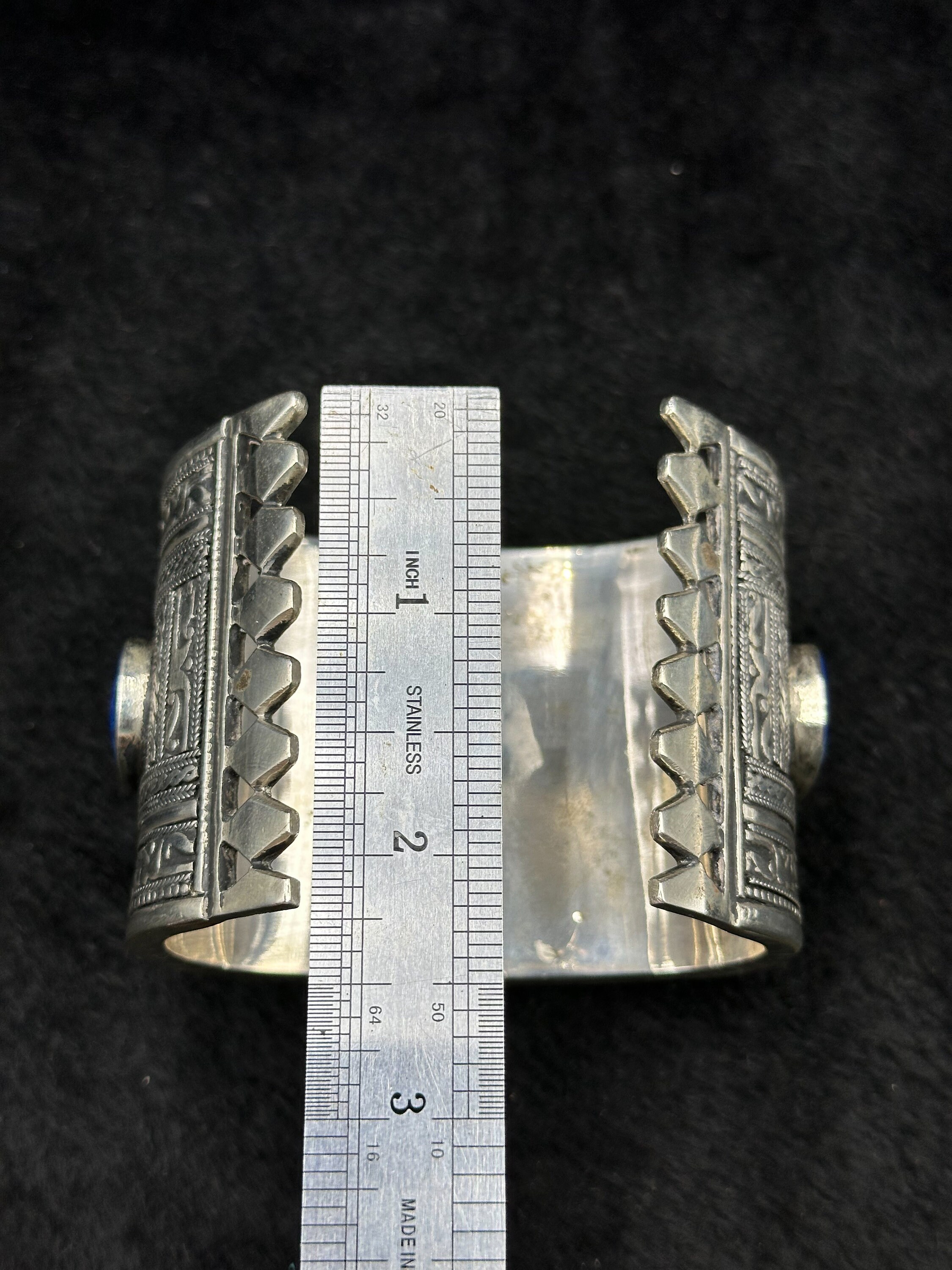 美しい希少なヴィンテージ手工芸品、ラピスラズリ石付き