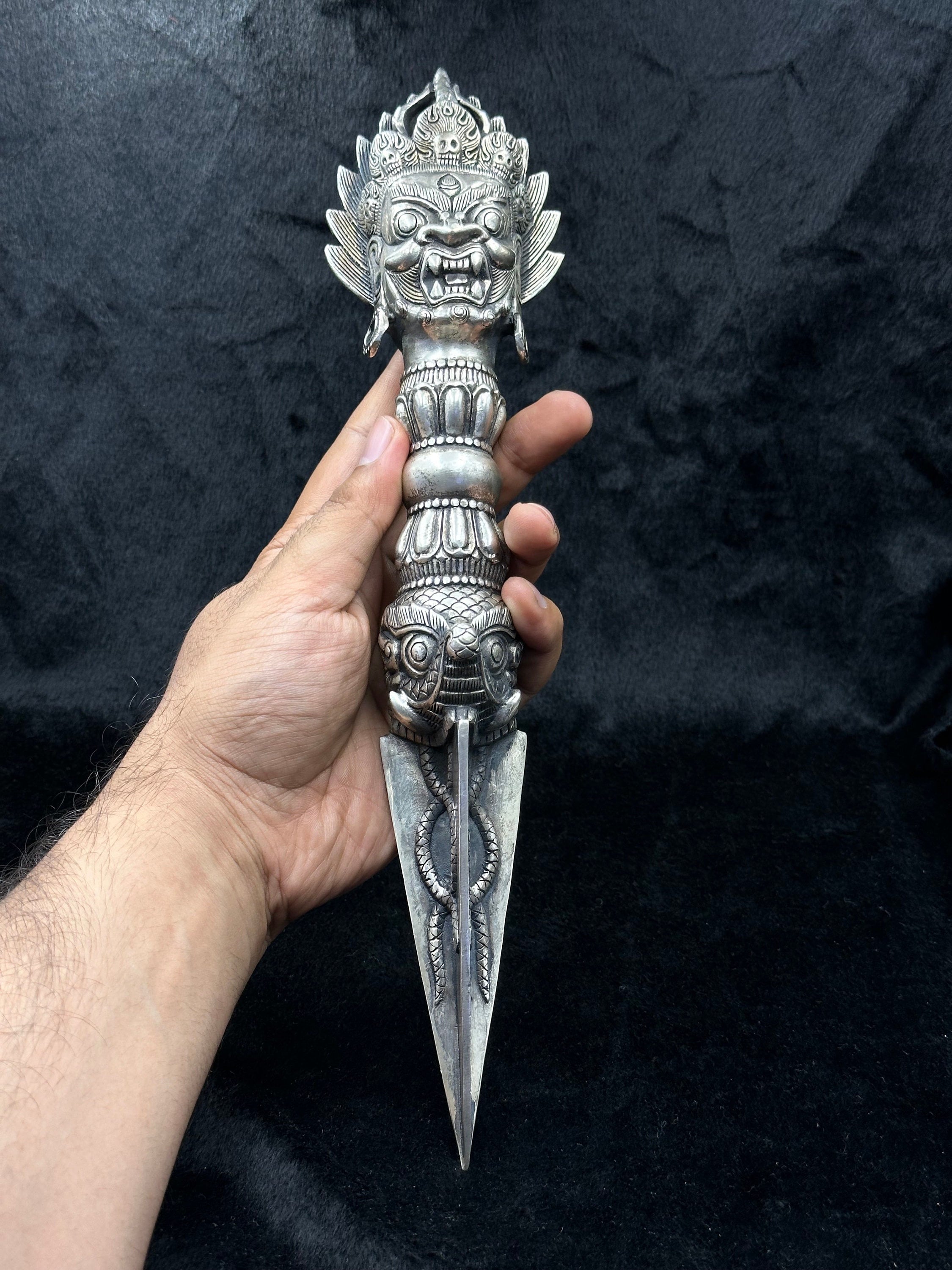 K2975【古酒】マブロダフネ・オブ・パトラス Huge Vintage Tibetan Buddhism Silver Mahakala Wrathful Deity