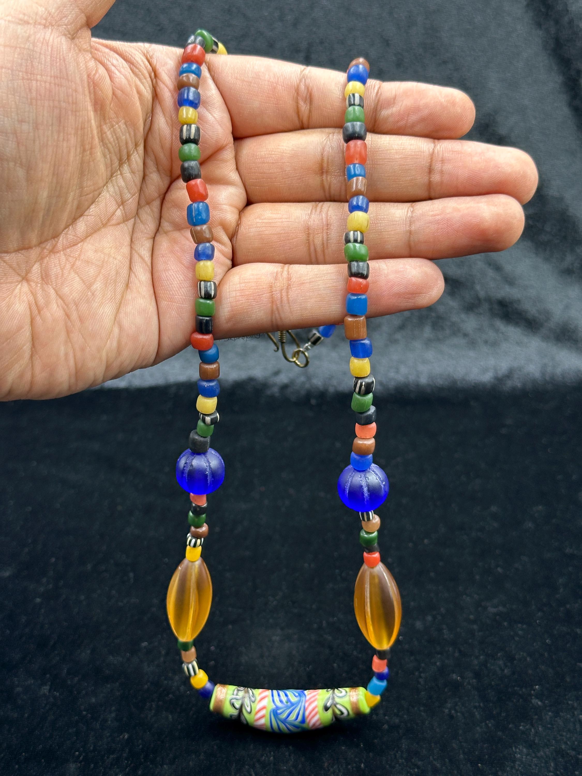 Collier Vintage En Perles De Verre - Style African Trade - Occasion En Bon état