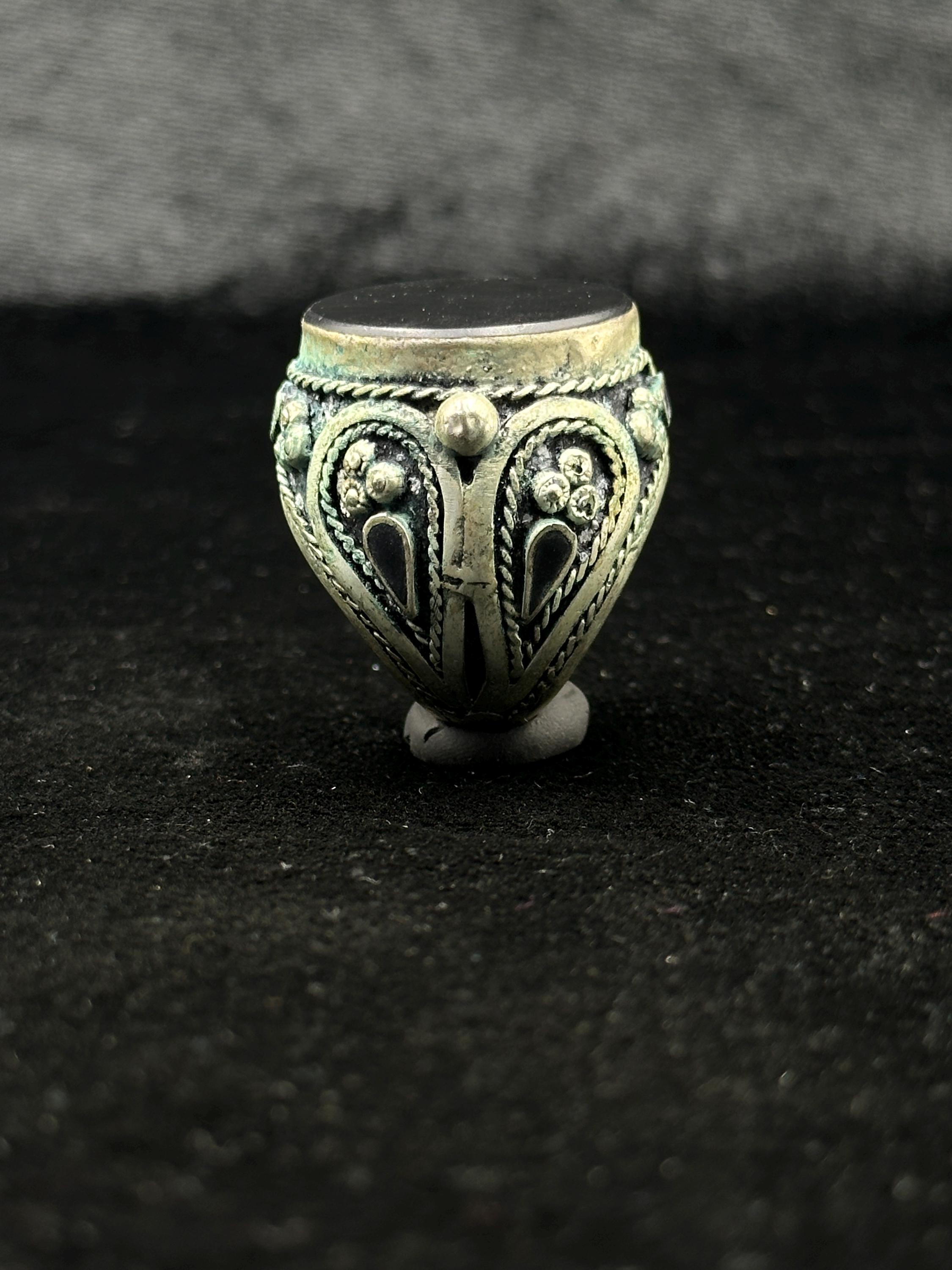 アフガニスタン　オールドリング Rare Old Afghanistan Ring With Black Agate Stone, Size 8.5 - Etsy