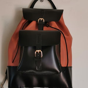 Sac à dos chic en cuir véritable, entièrement cousu main