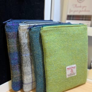 Protège-livres en Harris Tweed® avec fermeture à glissière - 18 motifs différents disponibles