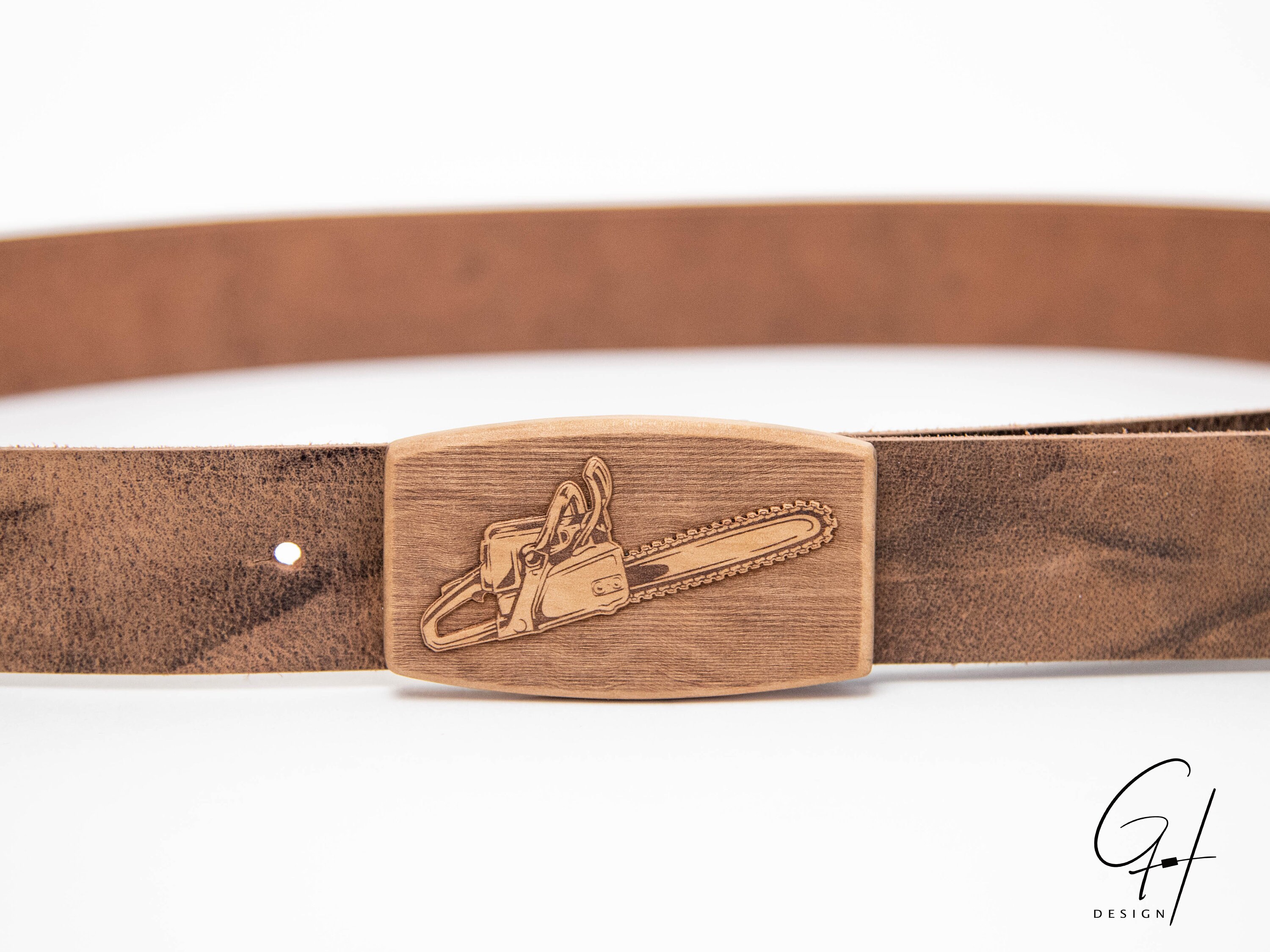Chainsaw belt clearance buckle