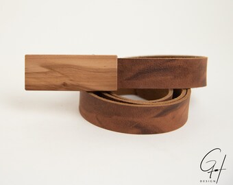 Leather belt with apple tree wooden buckle