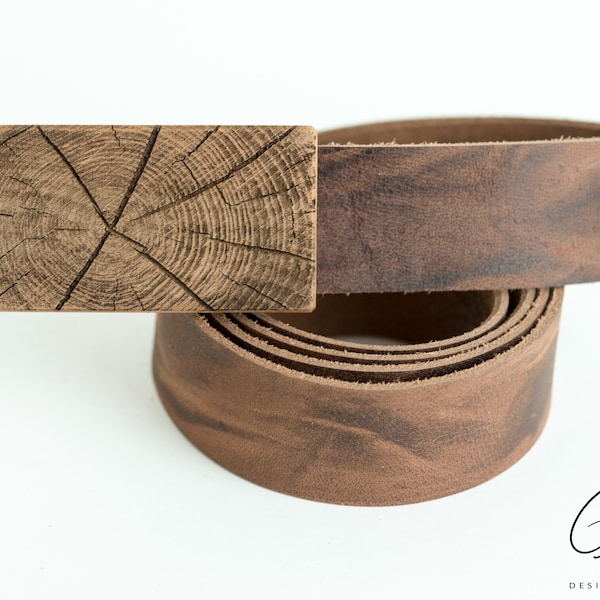 Leather belt with pear wood tree trunk design