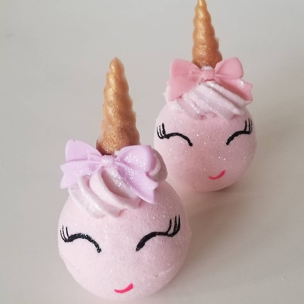 Princess Brisas the unicorn bathbomb with Bow