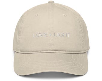 Love and Light Dad Hat aus Bio-Baumwolle: Bestickte Baseballkappe