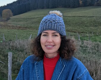 Bonnet Bleu Jean Métallisé en laine pompon fausse fourrure - Handmade / Knitted Metallic Blue jean Wool beanie & Faux fur pompom