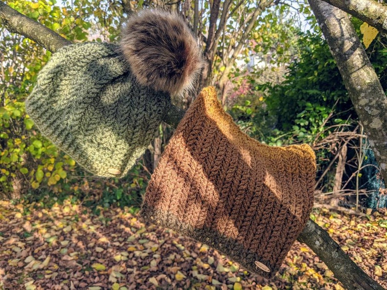 Snood Bonnet en laine pompon fausse fourrure coloris 'Vert forêt' 'Handmade / Knitted Faux fur 'Forest green gradiant' beanie Snood image 4