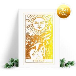 The Sun Tarot-wenskaart op wit karton. De zon staat voor vreugde, geluk en belooft succes, optimisme, prestatie en geluk