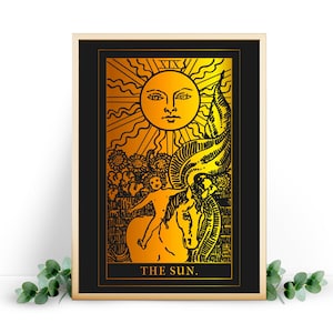 Impression de cartes de tarot Le soleil. Poster de cartes de tarot réalisé avec une couche d'aluminium sur un papier cartonné noir.