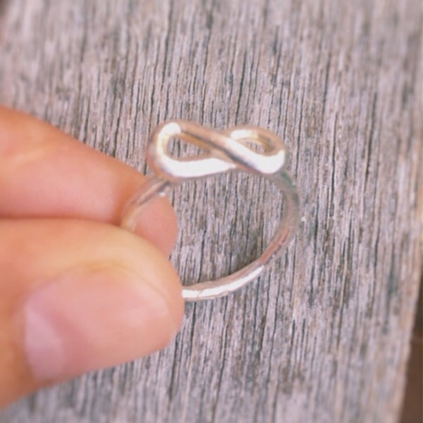 Infinity silver ring. Anillo infinito de plata .