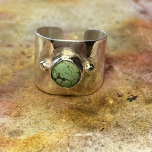 Anillo de plata con turquesa natural. Anillo de plata con turquesa natural.
