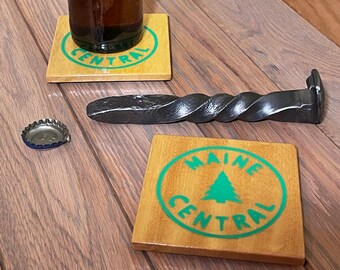 montaña rusa del ferrocarril - Maine Central - Maine Central Railroad - Montaña rusa del ferrocarril - posavasos de madera - corazón amarillo - Posavasos con logotipo del ferrocarril