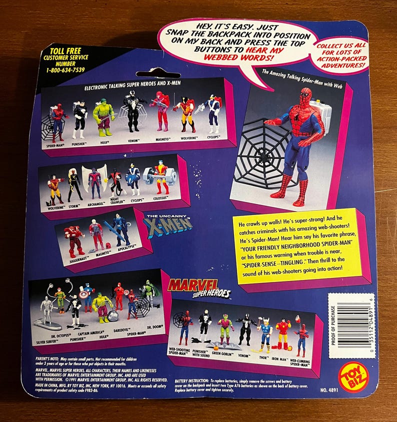 K&ouml;nnte beinhalten: R&uuml;ckseite einer Toy Biz Actionfigur-Verpackung mit Marvel Superhelden und X-Men. Die Verpackung zeigt Bilder verschiedener Actionfiguren, darunter Spider-Man, Wolverine und Magneto. Der Text auf der Verpackung lautet "Electronic Talking Super Heroes and X-Men."