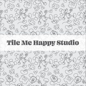Könnte beinhalten: Ein hellgraues Muster mit Strichzeichnungen von Mickey Mouse, Händen und abstrakten Formen. Das Design wiederholt sich. Der Text "Tile Me Happy Studio" wird in einem weißen Rechteck angezeigt.