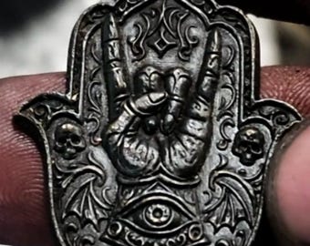 Metal Hamsa evil eye charm mano cornuto
