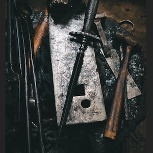 Black handled miséricorde athame