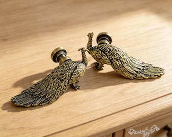 Tirador de cajón de pavo real de latón, tirador de armario con forma de pájaro, pomo de latón vintage, herrajes ornamentados con motivos de fauna silvestre para la decoración de armarios y cómodas.