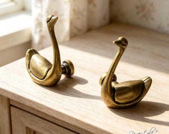 Solid Brass Swan Drawer Knob, Bird Cabinet Knob, Antique Brass Pull, Elegant Animal Furniture Hardware for Dresser Cupboard Home Decor