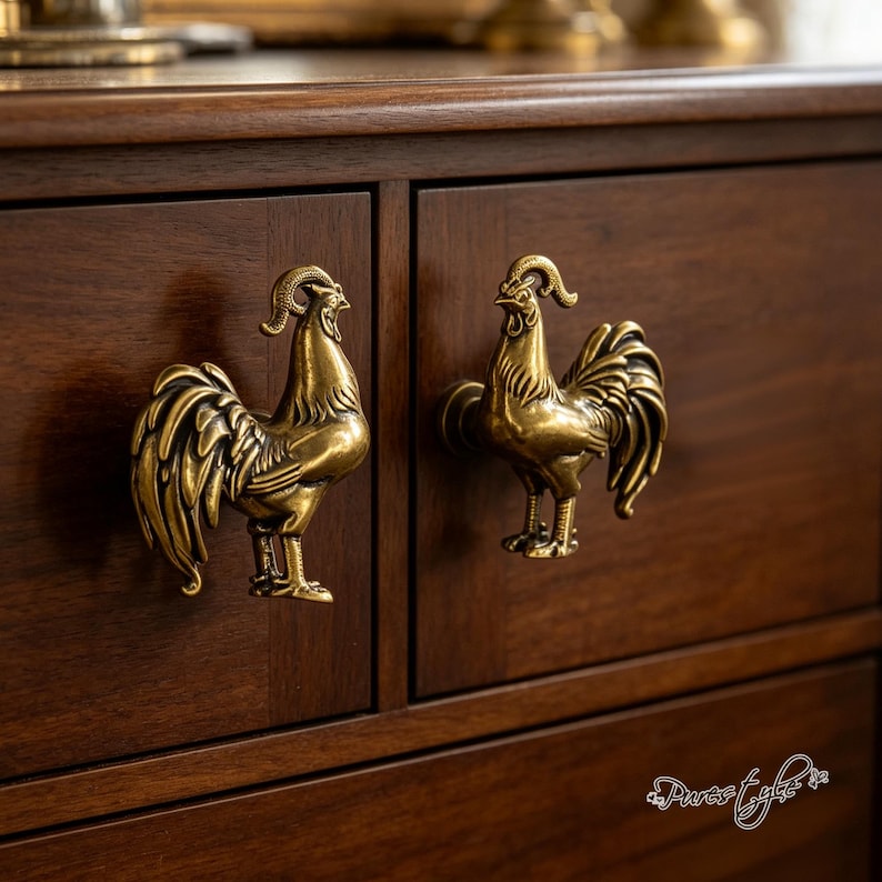 Tiradores de armario con forma de gallo de latón macizo, tiradores de cajón con forma de animal de latón antiguo, herrajes para muebles con forma de ave de granja para cómodas y armarios. imagen 1