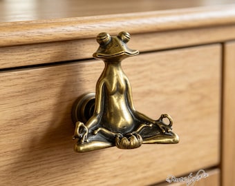 Tirador de cajón de latón macizo con forma de rana de yoga, tirador de armario con forma de rana para meditación, tirador de animal vintage, herraje único para muebles para la decoración de cómodas y armarios.