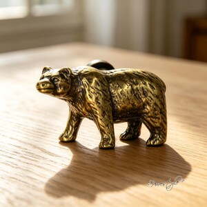 真鍮製のクマ型引き出しノブ、動物モチーフのキャビネット取っ手、ヴィンテージ風真鍮ノブ、ドレッサーや食器棚の装飾に最適なユニークな野生動物モチーフの家具金具