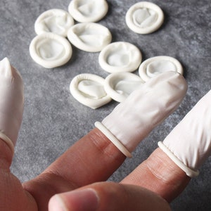 100pcs Rubber Finger Cots,Fingers Coat Gloves Protect fingers and Jewelry, Finger Caps Milk White