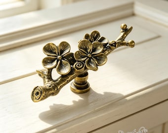 Solid Brass Plum Blossom Cabinet Pull, Vintage Floral Drawer Handle, Antique Brass Flower Hardware for Dresser Cupboard Home Decor