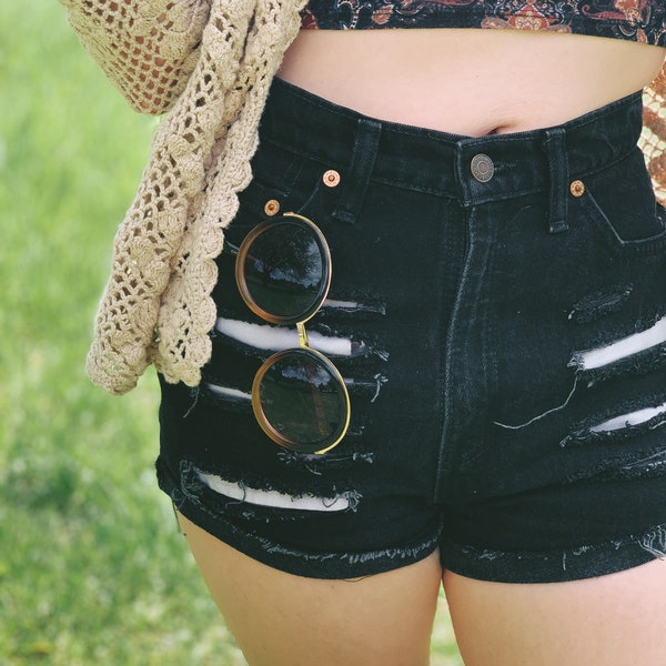 Vintage Style High Waisted Levis Black Denim Mom Shorts / Distressed