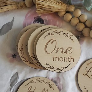Monthly Milestone Rounds for Photos, Milestone Markers, Baby photo props, Wood monthly rounds