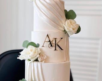 Personalized Acrylic Cake Topper: Wedding Cake Charm