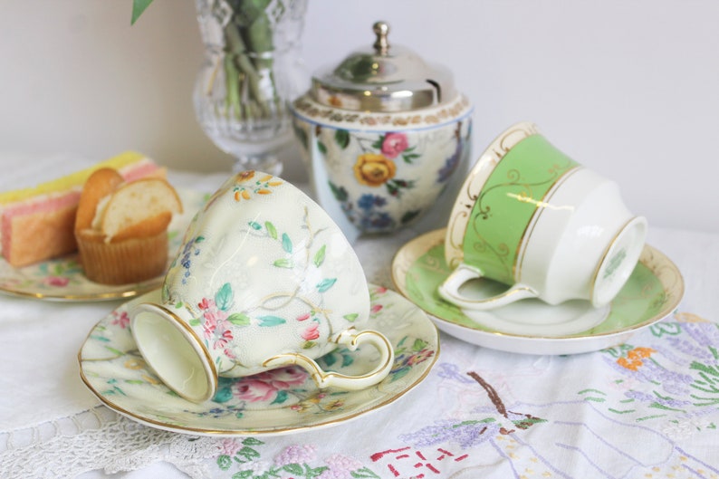 Pretty Vintage Grosvenor Tea cup, Saucer and side plate image 2