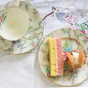 Pretty Vintage Grosvenor Tea cup, Saucer and side plate image 5