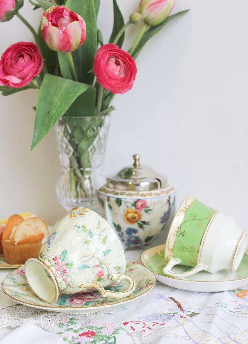 Pretty Vintage Grosvenor Tea cup, Saucer and side plate image 1