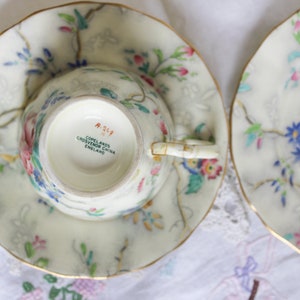Pretty Vintage Grosvenor Tea cup, Saucer and side plate image 3