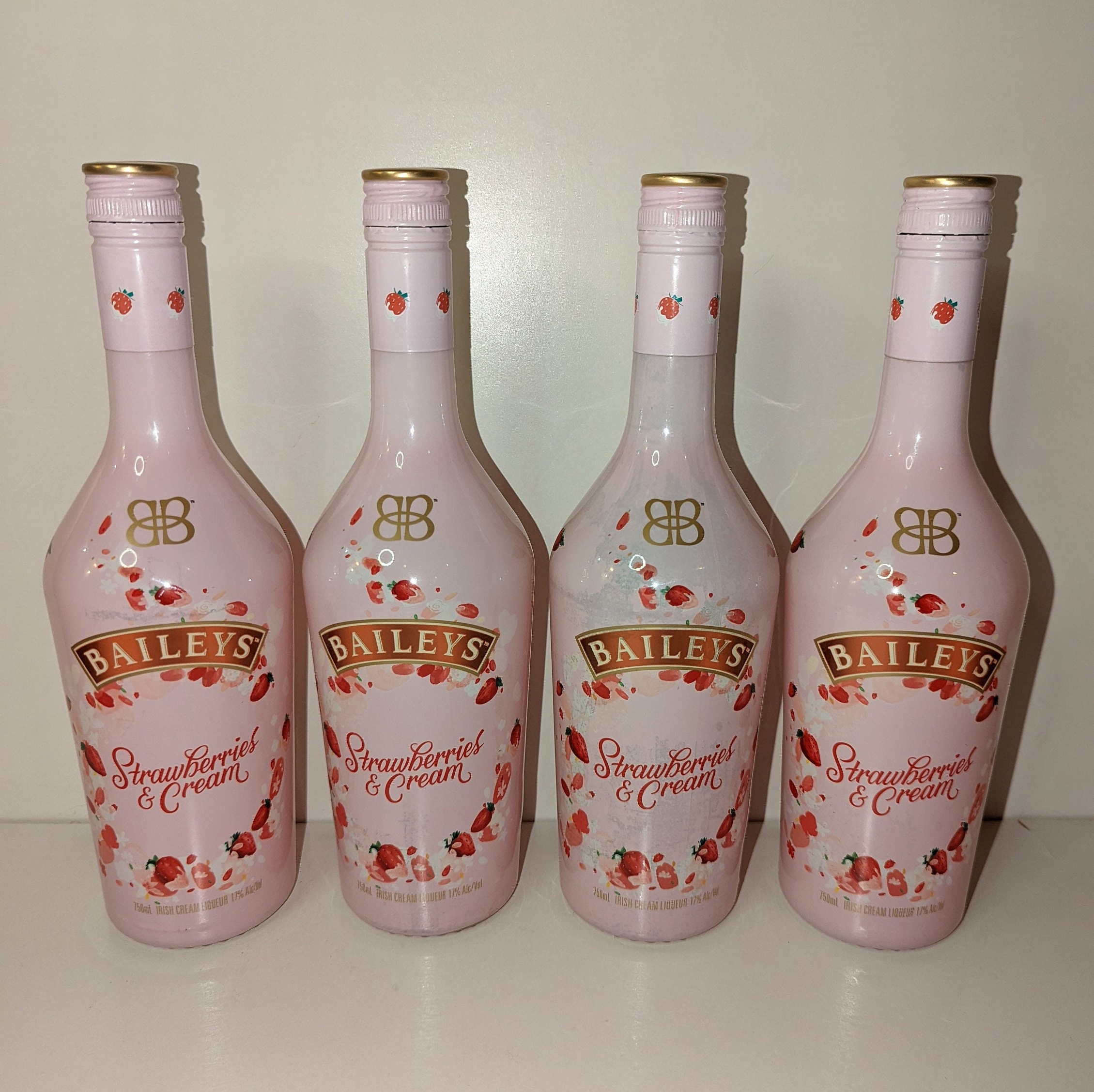 Lot de 10 bouteilles vides de liqueur de fraise et de crème Baileys -   France