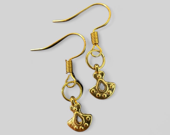 Gold plated earrings with gold hanger